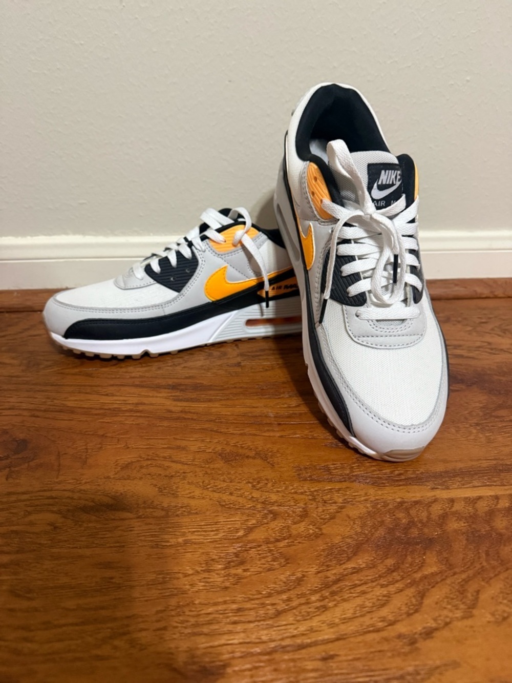 Men’s 11.5 Nike Air Max 90 FB9658-101 White/Photon Dust/Black/Laser Orange